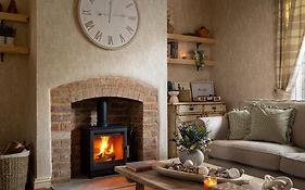 Broadway Country Chic Cottage